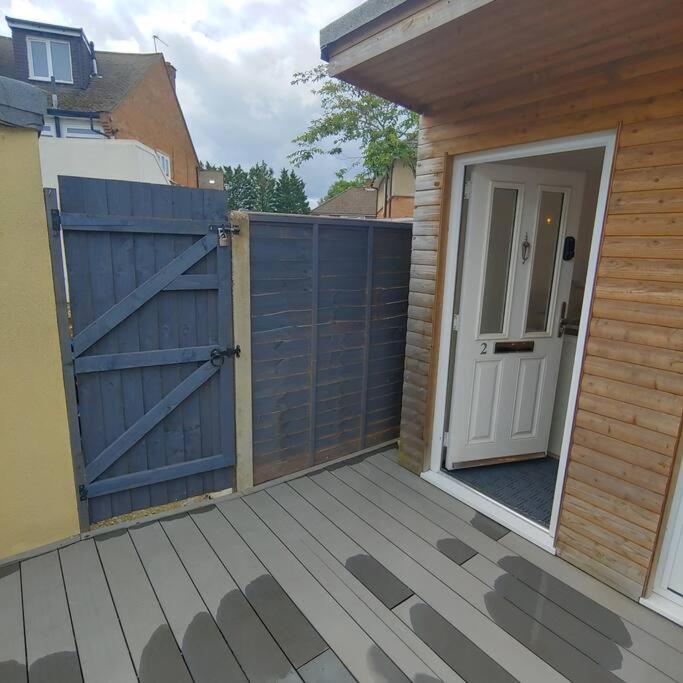 Self Contained, Double Bed Studio, Private Kitchen, Private Bath, Walking Distance To Harry Potter Watford (Hertfordshire) Exterior foto