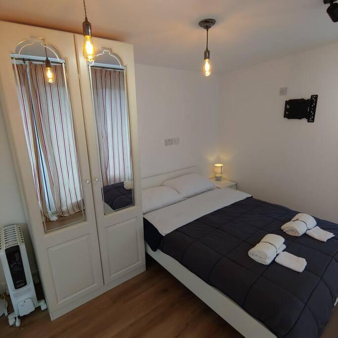 Self Contained, Double Bed Studio, Private Kitchen, Private Bath, Walking Distance To Harry Potter Watford (Hertfordshire) Exterior foto