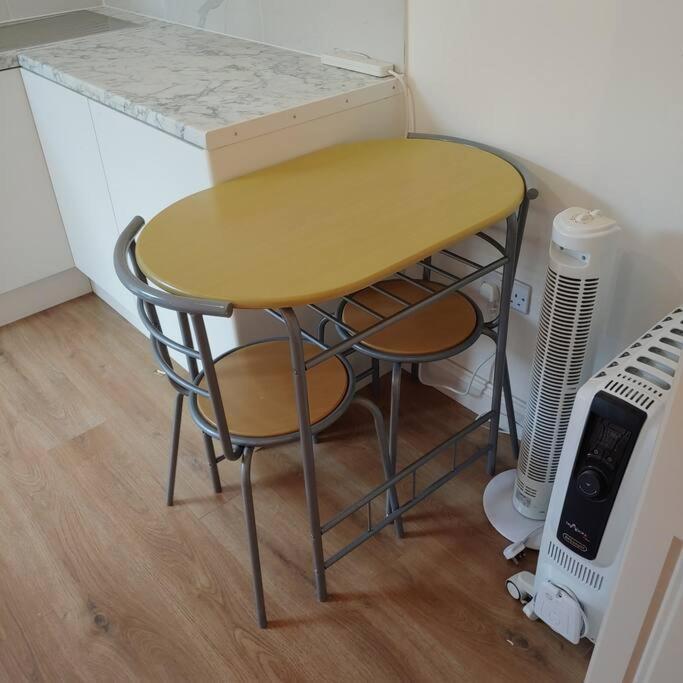 Self Contained, Double Bed Studio, Private Kitchen, Private Bath, Walking Distance To Harry Potter Watford (Hertfordshire) Exterior foto