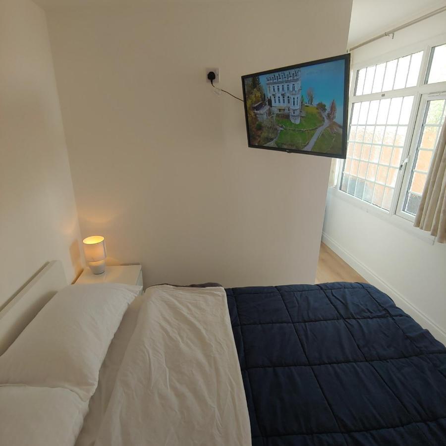 Self Contained, Double Bed Studio, Private Kitchen, Private Bath, Walking Distance To Harry Potter Watford (Hertfordshire) Exterior foto