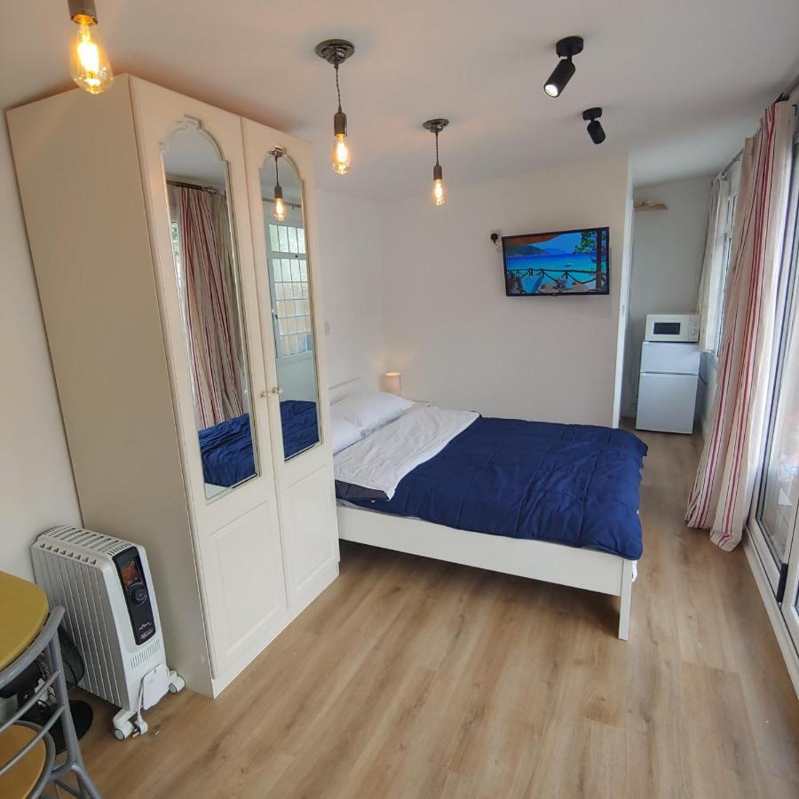 Self Contained, Double Bed Studio, Private Kitchen, Private Bath, Walking Distance To Harry Potter Watford (Hertfordshire) Exterior foto