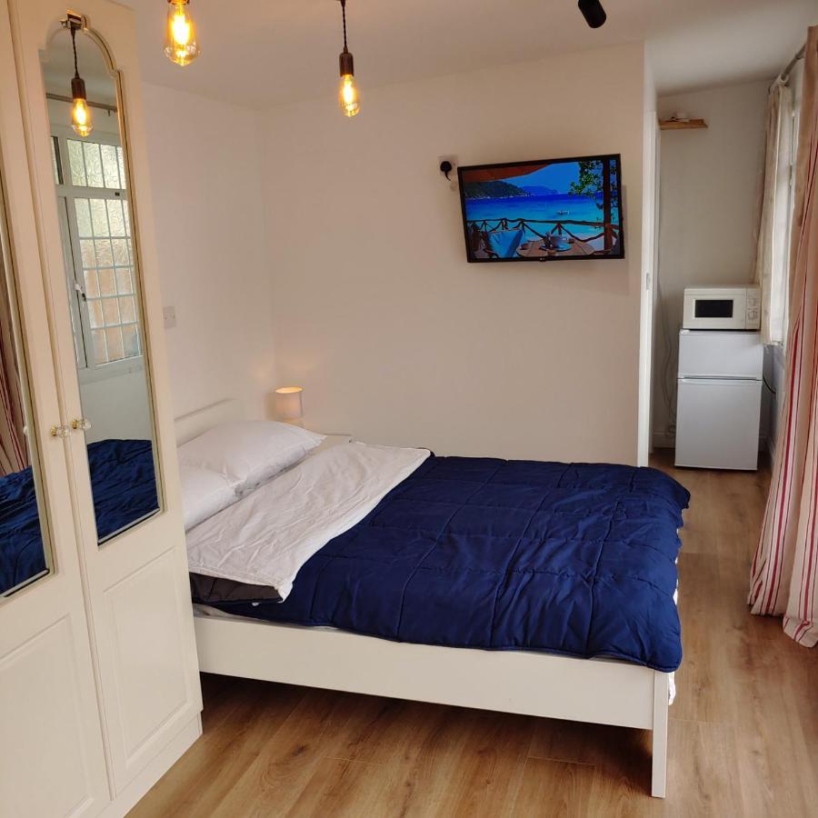 Self Contained, Double Bed Studio, Private Kitchen, Private Bath, Walking Distance To Harry Potter Watford (Hertfordshire) Exterior foto