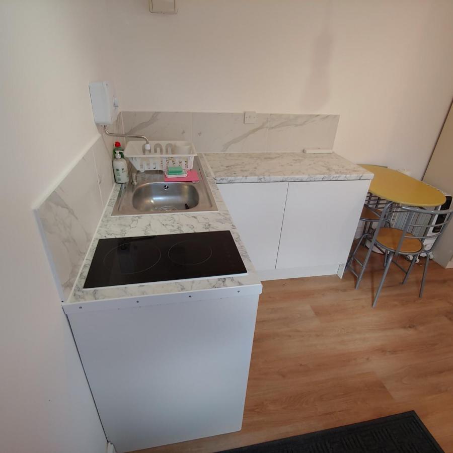 Self Contained, Double Bed Studio, Private Kitchen, Private Bath, Walking Distance To Harry Potter Watford (Hertfordshire) Exterior foto