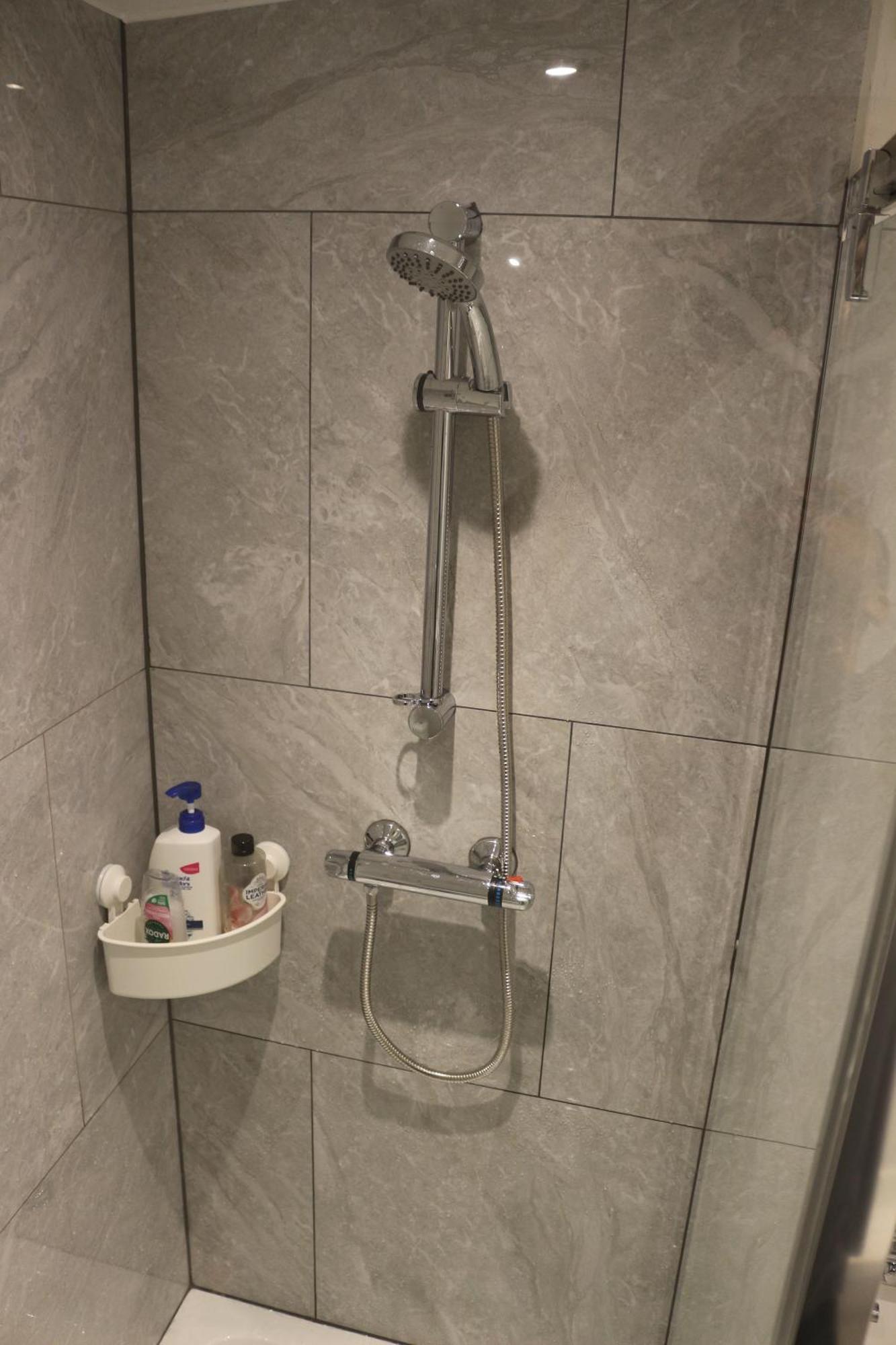 Self Contained, Double Bed Studio, Private Kitchen, Private Bath, Walking Distance To Harry Potter Watford (Hertfordshire) Exterior foto