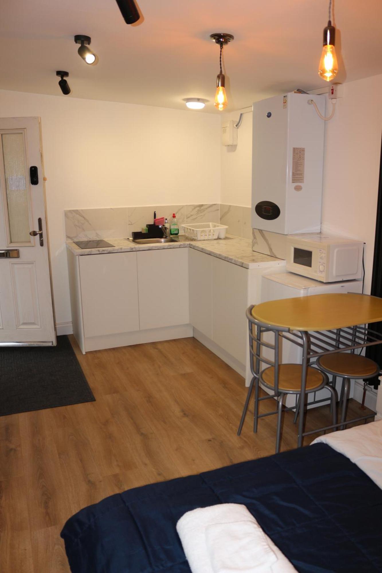 Self Contained, Double Bed Studio, Private Kitchen, Private Bath, Walking Distance To Harry Potter Watford (Hertfordshire) Exterior foto