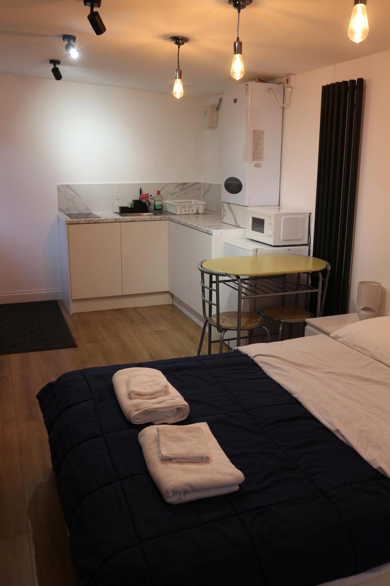 Self Contained, Double Bed Studio, Private Kitchen, Private Bath, Walking Distance To Harry Potter Watford (Hertfordshire) Exterior foto